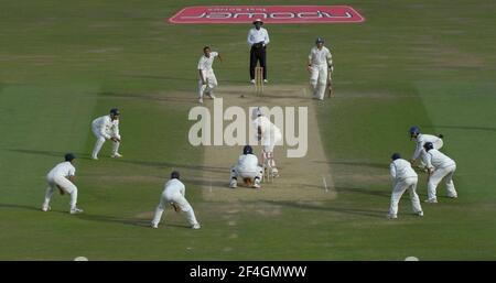 3RD TEST ENGLAND V INDIEN AM OVAL. 5TH TAG 13 /8/2007 KUNBLE NACH SIDEBOTTOM. BILD DAVID ASHDOWN Stockfoto