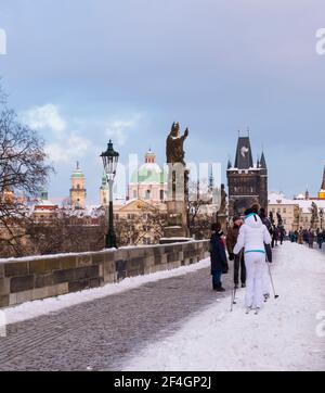 Skifahrer, Karluv Most, Karlsbrücke, Prag, Tschechische Republik Stockfoto