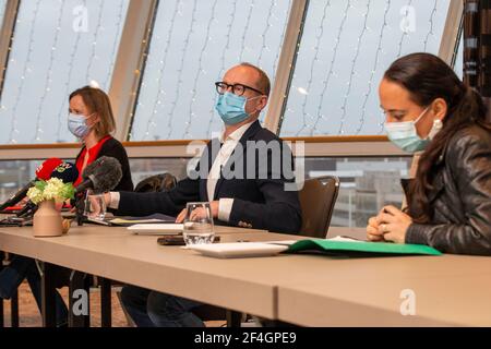 Föderation Wallonien - Brüsseler Ministerin Caroline Desir, flämische Ministerin für Bildung, Tierschutz und Sport Ben Weyts und Deutsche Gemeinschaft Min Stockfoto