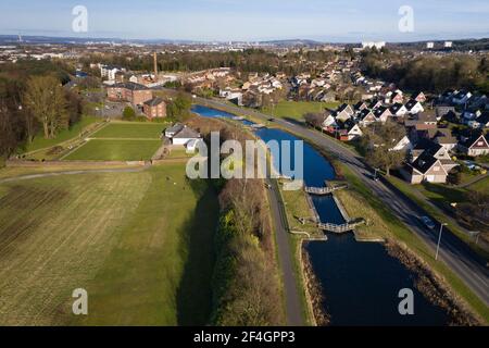 Luftaufnahme des Forth und Clyde Kanals bei Camelon, Falkirk. Stockfoto