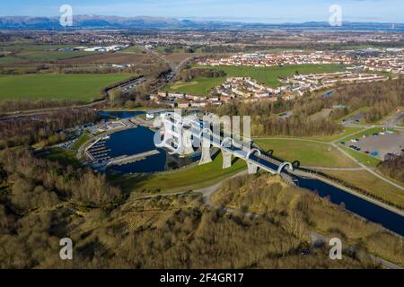 Luftaufnahme des Falkirk Wheel ein rotierender Bootslift in Zentral-Schottland, der den Forth und Clyde Canal mit dem Union Canal verbindet. Stockfoto