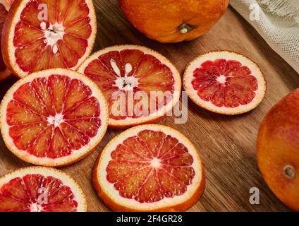 Rote saftige Orange in Runden geschnitten, Nahaufnahme Stockfoto