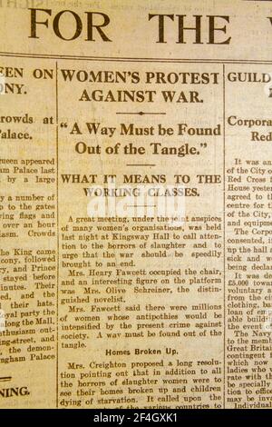 „Women's Protest Against war“ berichtet am 5. August 1914 in der Tageszeitung Daily News & Reader über das Treffen von Frauengruppen zur Verhinderung von Krieg. Stockfoto