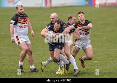 Featherstone, England - 21st. März 2021 - James Lockwood von Featherstone Rovers fährt während der Rugby League Betfred Challenge Cup Runde 1 zwischen Featherstone Rovers und Bradford Bulls im Millenium Stadium, FeatherstoneUK Dean Williams/Alamy Live News nach vorne Stockfoto