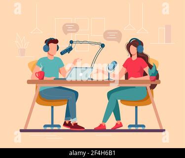 Mann und Frau sind DJs im Radio. Konzept von Podcasting, Radiosender, Interview. Podcast-Moderatoren mit Mikrofon sprechen live im Studio. Vektor flache Illustration isoliert auf beigem Hintergrund Stock Vektor