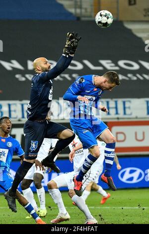 Gents Torwart Sinan Bolat und Gents Bruno Godeau im Einsatz bei einem Fußballspiel zwischen KAA Gent und Cercle Brugge KSV, Sonntag, 21. März Stockfoto