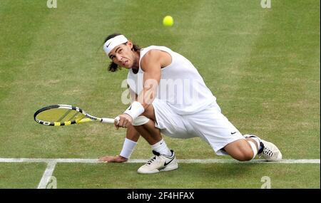 WIMBLEDON TENNIS CHAMPIONSHIPS 2008. 2nd TAG 24/6/2008. R.NADEL BEI SEINEM SPIEL MIT A.BECK. BILD DAVID ASHDOWN Stockfoto