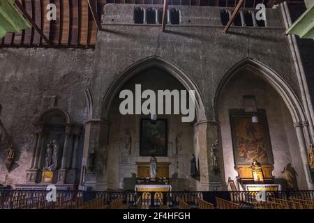 St Pourcain Sur Sioule, Frankreich - 22. August 2019: Das Innere der Kirche Sainte Croix in Saint-Pourcain-sur-Sioule im Allier de Stockfoto