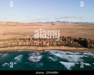 El Aguila Strand, auch bekannt als La Escalera Strand Luftaufnahme in Fuerteventura, Kanarische Inseln Stockfoto