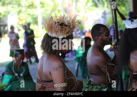 Milne Bay-Tänzer während der Abschlussfeier der Divine Word University im Jahr 39. Stockfoto