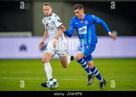 GENT, BELGIEN - MÄRZ 21: Alexander Corryn von Cercle Brugge und Alessio Castro-Montes von KAA Gent während des Jupiler Pro League-Spiels zwischen KAA Gent Stockfoto