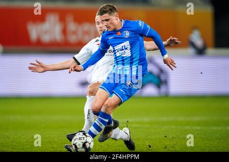 GENT, BELGIEN - MÄRZ 21: Alexander Corryn von Cercle Brugge und Alessio Castro-Montes von KAA Gent während des Jupiler Pro League-Spiels zwischen KAA Gent Stockfoto