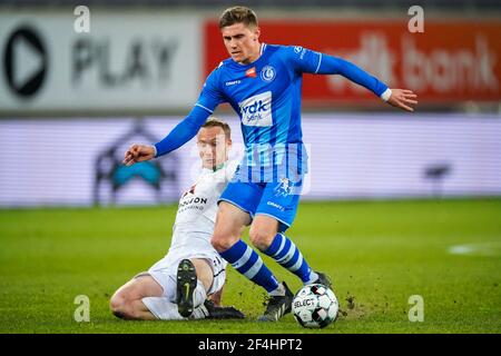 GENT, BELGIEN - MÄRZ 21: Alexander Corryn von Cercle Brugge und Alessio Castro-Montes von KAA Gent während des Jupiler Pro League-Spiels zwischen KAA Gent Stockfoto