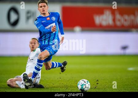 GENT, BELGIEN - MÄRZ 21: Alexander Corryn von Cercle Brugge und Alessio Castro-Montes von KAA Gent während des Jupiler Pro League-Spiels zwischen KAA Gent Stockfoto