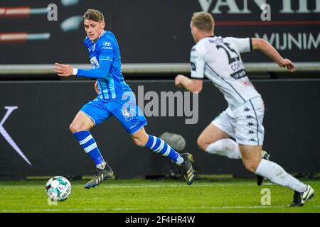 GENT, BELGIEN - 21. MÄRZ: Alessio Castro-Montes von KAA Gent und Alexander Corryn von Cercle Brugge während des Jupiler Pro League Spiels zwischen KAA Gent Stockfoto