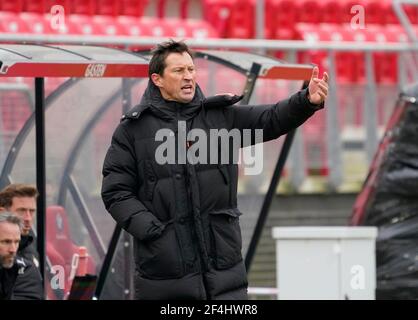 Trainer Roger Schmidt vom PSV während der Erediviise AZ gegen PSV am 21. März 2021at AFAS Stadion in Alkmaar, Niederlande Quelle: SCS/Soenar Chamid/AFLO/Alamy Live News Stockfoto