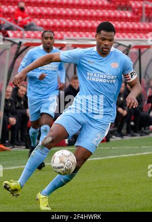 Denzel Dumfries (PSV) während der Erediviise AZ vs PSV am 21. März 2021at AFAS Stadion in Alkmaar, Niederlande Quelle: SCS/Soenar Chamid/AFLO/Alamy Live News Stockfoto