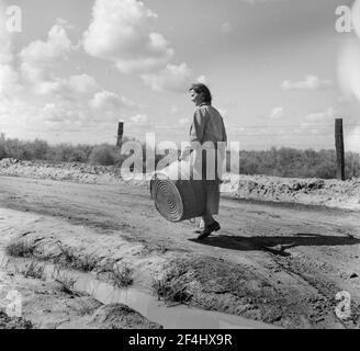 Washday n ein Wanderarbeitslager. Kalifornien. Februar 1936. Foto von Dorothea lange. Stockfoto