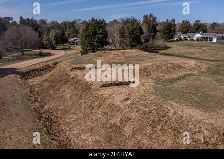 Nahaufnahme von Fort Hoke Erdarbeiten mit Kanonengewehr Schlupflöcher In Richmond Virginia Verteidigungslinie schützte die konföderierte Stadt vor Die Einheit Kraft Stockfoto