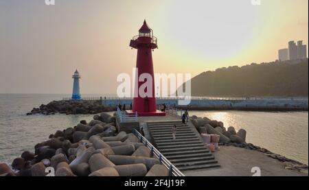 Sonnenuntergang im Hafen von Cheongsapo in Haeundae, Busan, Südkorea, Asien. Stockfoto