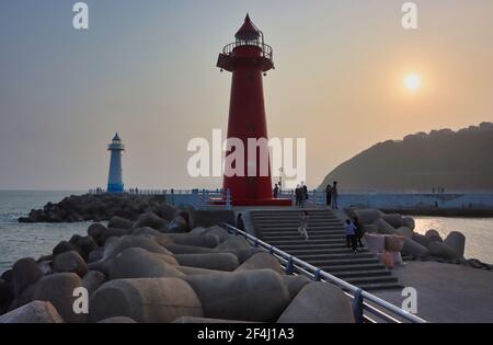 Sonnenuntergang im Hafen von Cheongsapo in Haeundae, Busan, Südkorea, Asien. Stockfoto