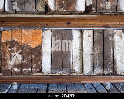 Zurückgewonnenen Holzbretter gestapelt Stockfoto