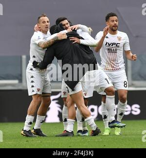 Turin, Italien. März 2021, 21st. Die Spieler von Benevento feiern am Ende eines Fußballspiels der Serie A zwischen FC Juventus und Benevento in Turin, Italien, am 21. März 2021. Quelle: Federico Tardito/Xinhua/Alamy Live News Stockfoto