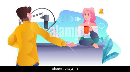 Podcasts im Gespräch mit Mikrofonen Podcast im Studio Podcasting online aufnehmen Funkkonzept Stock Vektor