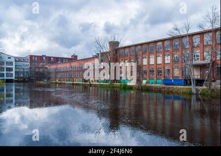 Whitin Machine Works am Mumford River in Whitinsville, MA, war bis Mitte des 20. Jahrhunderts die größte Textilmaschinenmanufaktur der Welt Stockfoto