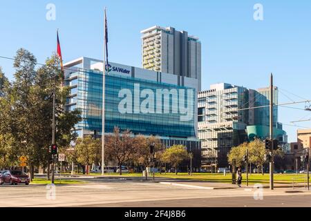 Adelaide, South Australia - 13. August 2019: SAWater Hauptbüro Gebäude (SA Water House) Blick über Victoria Square am Morgen Stockfoto