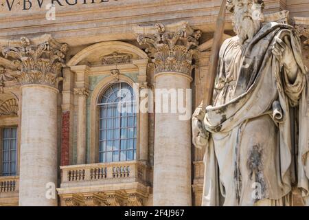 Der zentrale Balkon des Petersdoms im Vatikan Stockfoto