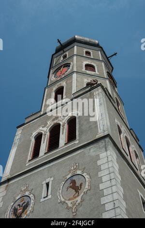 Die mächtige Laurentiuskirche in Bludenz Stockfoto