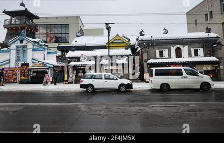 Schöne alte Gebäude entlang der Sakaimachi Straße in Otaru, Hokkaido, Japan. Stockfoto