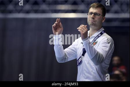 Magdeburg, Deutschland. März 2021, 21st. Handball, Bundesliga, SC Magdeburg - Füchse Berlin, Matchday 22: Berlin-Trainer Jaron Siewert reagiert. Quelle: Ronny Hartmann/dpa-Zentralbild/dpa/Alamy Live News Stockfoto