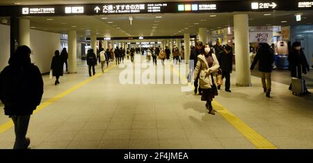 Pendler zu Fuß Sapporo Station in Hokkaido, Japan. Stockfoto