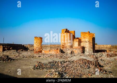 Dashtadem Festung Ruinen im Dorf Dashtadem in Armenien, ein berühmtes Touristenziel Stockfoto