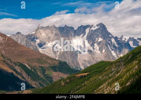 Mont Blanc Massiv von den Ruitor Wasserfällen, italienischen Alpen, La Thuile, Aostatal, Italien Stockfoto
