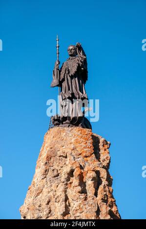 Statue von Saint Bernard d’Aoste (11th Jahrhundert), Petit-Saint-Bernard Pass, Savoie (73), Auvergne-Rhone-Alpes, Frankreich Stockfoto