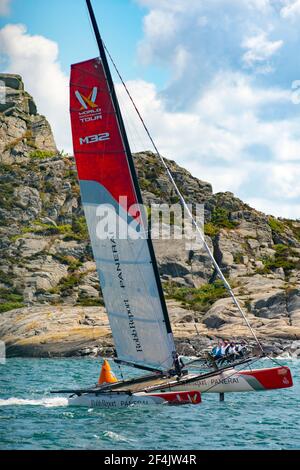 Big Boat Sailing Race M32 Katamaran Wettbewerb in Marstrand Schweden Stockfoto
