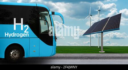 Ein Wasserstoff-Brennstoffzellen-Bus auf einem Hintergrund von Wind Turbinen und Sonnenkollektoren Stockfoto