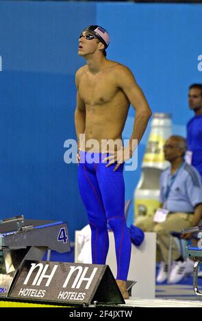 USA Olympia-Goldmedaillengewinner Michael Phelps, auf dem Startspringbrett der Schwimmweltmeisterschaft, in Barcelona 2003. Stockfoto