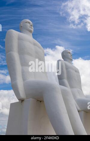 Esbjerg, Dänemark - 27. August 2020: Ausschnitt des kolossalen Skults „Men at Sea“ von Svend Wiig Hansen am Ufer nahe des Hafens der Stadt. Dänische nam Stockfoto