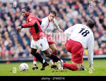 LOUIS SAHA MAN UTD V SOUTHAMPTON 31/1/2004 BILD DAVID ASHDOWNPREMIER FUSSBALL DER LIGA Stockfoto