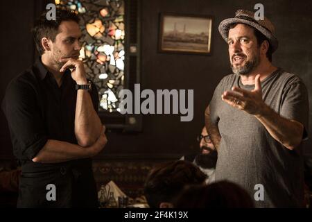 TAYLOR KITSCH und MICHAEL CUESTA in AMERICAN ASSASSIN (2017), Regie: MICHAEL CUESTA. Copyright: Nur für redaktionelle Verwendung. Keine Verkaufsförderung oder Buchumschläge. Dies ist ein öffentlich verteiltes Handout. Nur Zugriffsrechte, keine Lizenz des Urheberrechts. Nur zu vervielfältigen in Verbindung mit der Promotion dieses Films. Kredit: LIONSGATE/CBS FILME / SCHWARZ, CHRISTIAN / Album Stockfoto