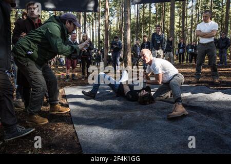 MICHAEL KEATON und DYLAN O'BRIEN in AMERICAN ASSASSIN (2017), Regie: MICHAEL CUESTA. Copyright: Nur für redaktionelle Verwendung. Keine Verkaufsförderung oder Buchumschläge. Dies ist ein öffentlich verteiltes Handout. Nur Zugriffsrechte, keine Lizenz des Urheberrechts. Nur zu vervielfältigen in Verbindung mit der Promotion dieses Films. Kredit: LIONSGATE/CBS FILME / SCHWARZ, CHRISTIAN / Album Stockfoto