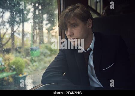 BILLY HOWLE in ON CHESIL BEACH (2017), Regie DOMINIC COOKE. Copyright: Nur für redaktionelle Verwendung. Keine Verkaufsförderung oder Buchumschläge. Dies ist ein öffentlich verteiltes Handout. Nur Zugriffsrechte, keine Lizenz des Urheberrechts. Nur zu vervielfältigen in Verbindung mit der Promotion dieses Films. Bild: BBC Films/Number 9 Films / Album Stockfoto