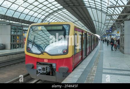 S-Bahn, Bahnhof Spandau, Berlin, Deutschland Stockfoto