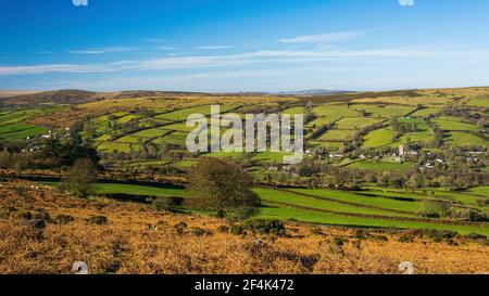 Felder und Wiesen in Haytor Rocks, Dartmoor Park, Widecombe in the Moor, Devon, England, Europa Stockfoto