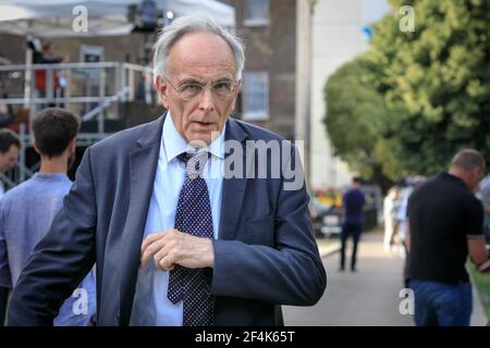 Peter Bone, Abgeordneter der britischen Konservativen Partei, Mitglied des Parlaments für Wellingborough, geht in Westminster, London, Großbritannien Stockfoto