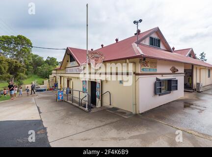 Die ABC Käsefabrik in Zentral-Tilba an der Südküste von NSW ist seit den 1870er Jahren in Betrieb, das heutige Gebäude ist seit 1925 in Betrieb. Stockfoto